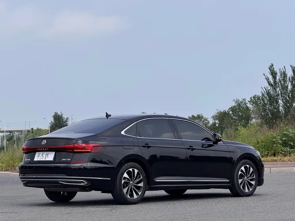 Volkswagen Passat — фото 7