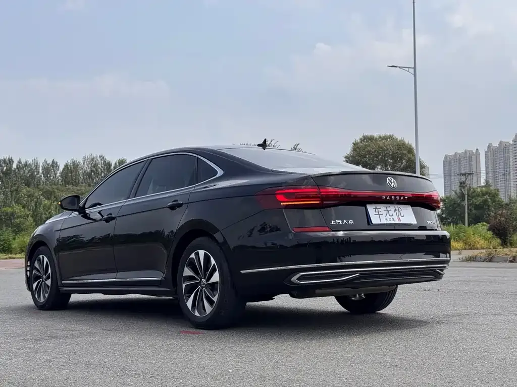 Volkswagen Passat — фото 6