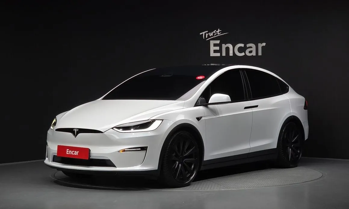 Tesla Model X — фото 1