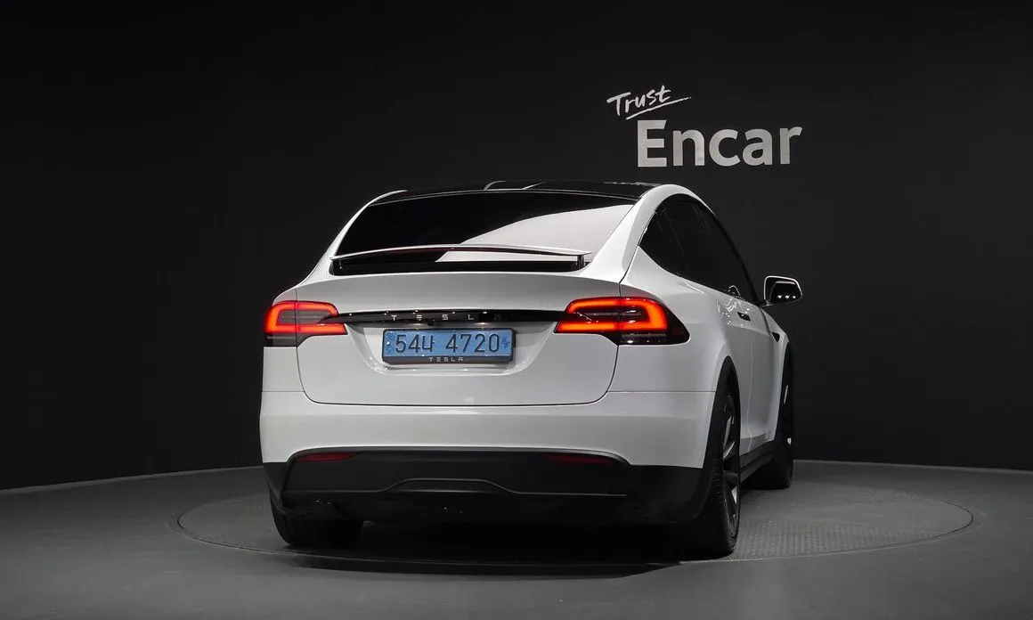 Tesla Model X — фото 3