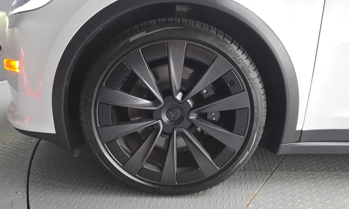 Tesla Model X — фото 8