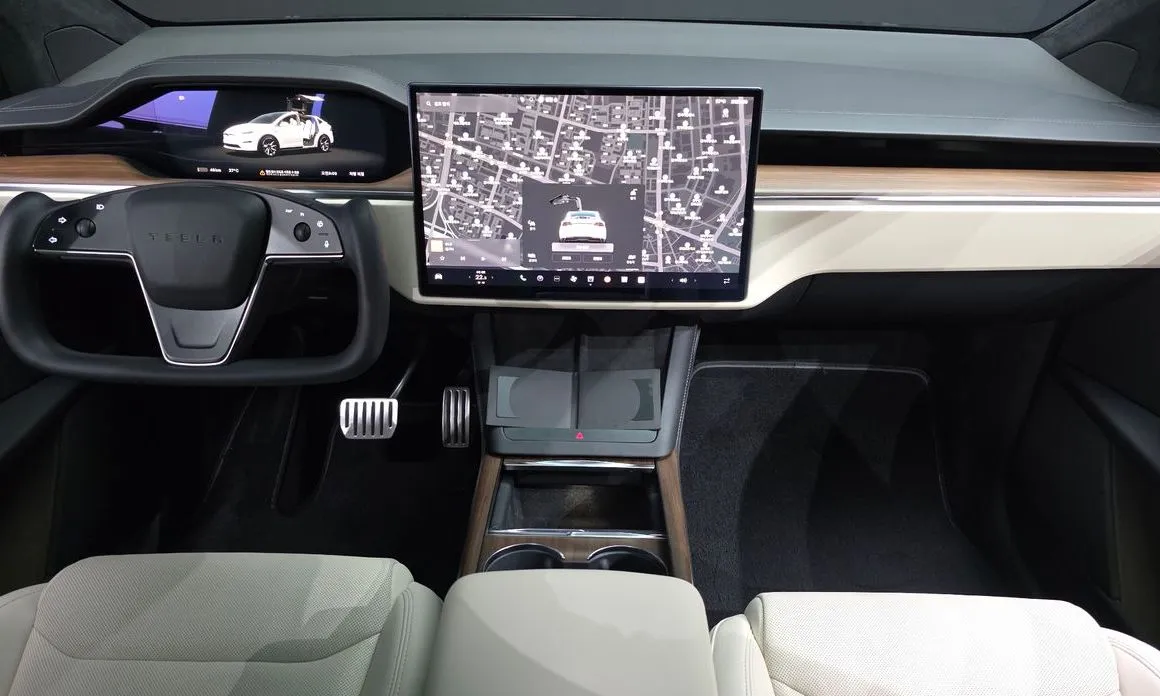 Tesla Model X — фото 10