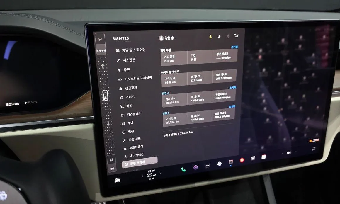 Tesla Model X — фото 9