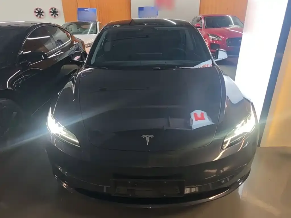 Tesla Model 3 — фото 3