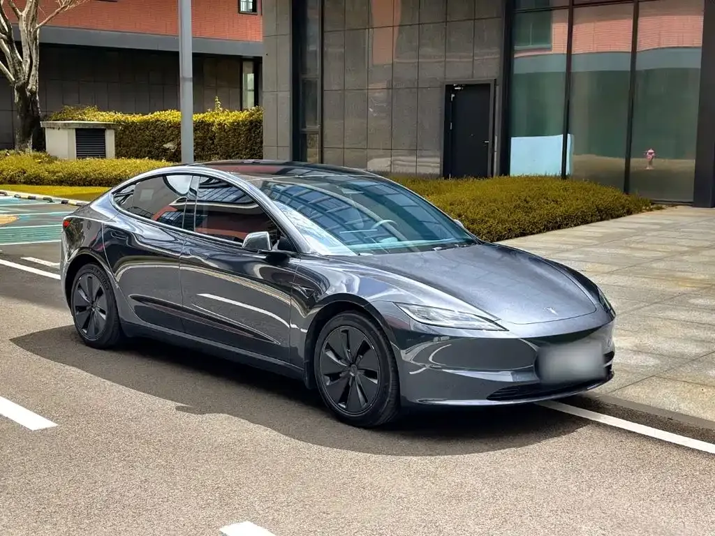 Tesla Model 3 — фото 9
