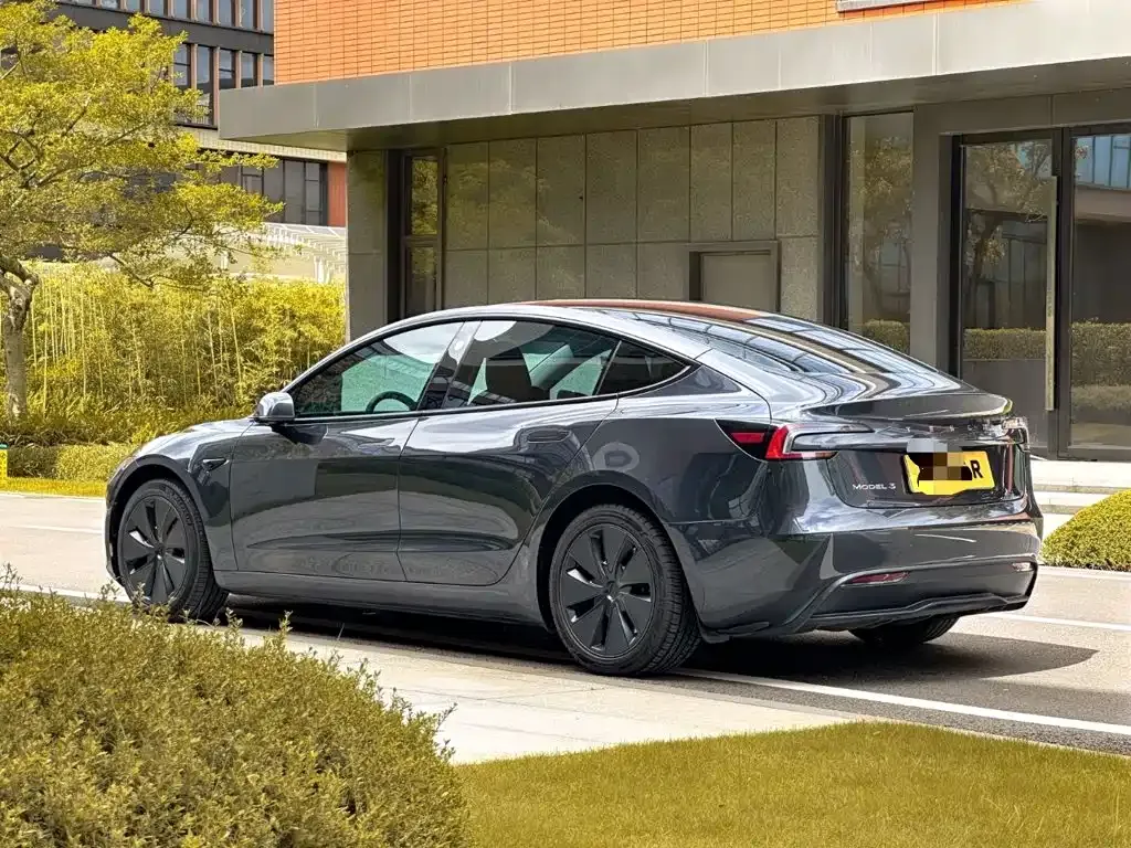 Tesla Model 3 — фото 8
