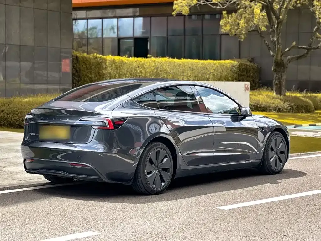 Tesla Model 3 — фото 10