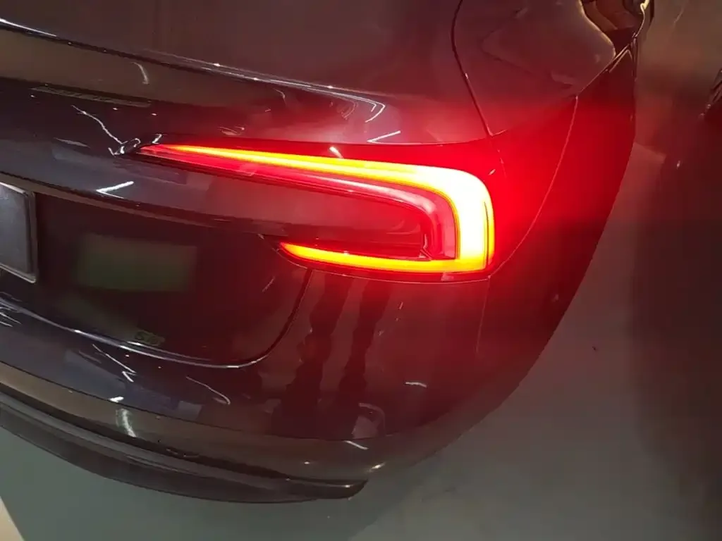 Tesla Model 3 — фото 4