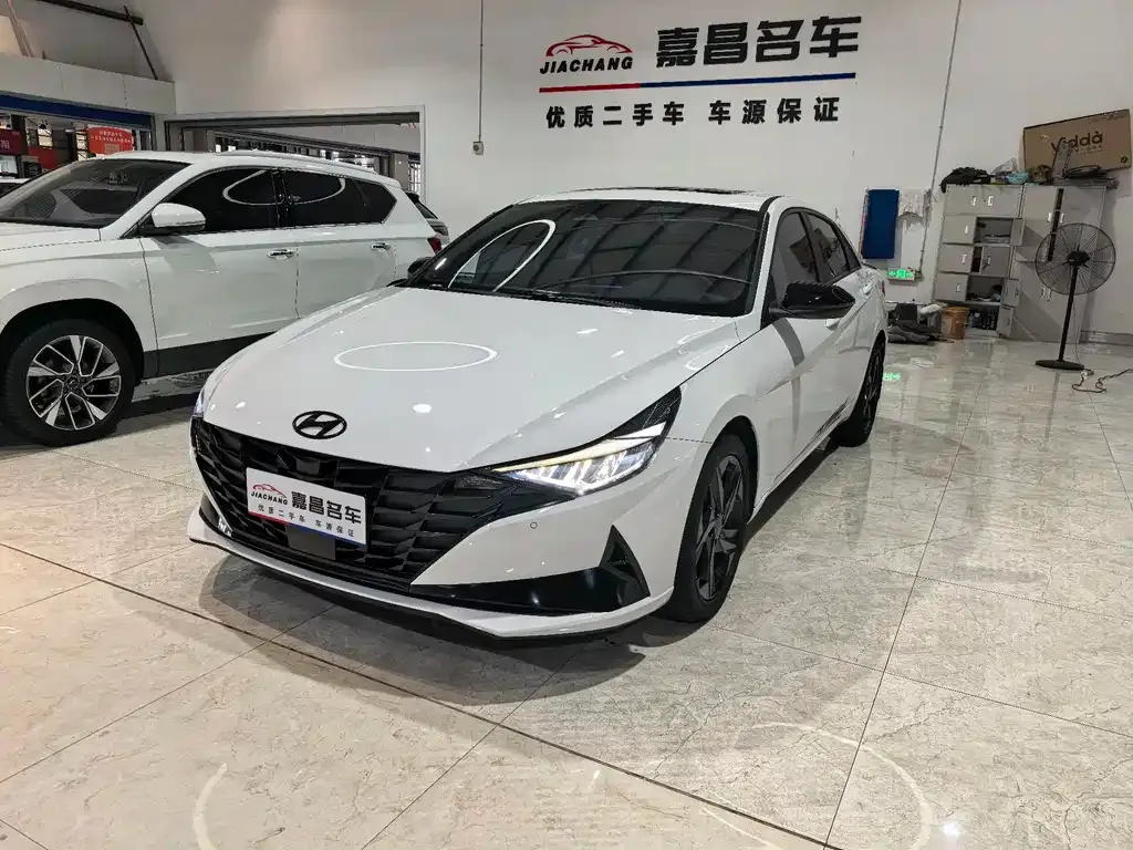 Hyundai Elantra — фото 1
