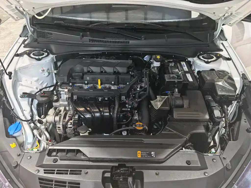 Hyundai Elantra — фото 10