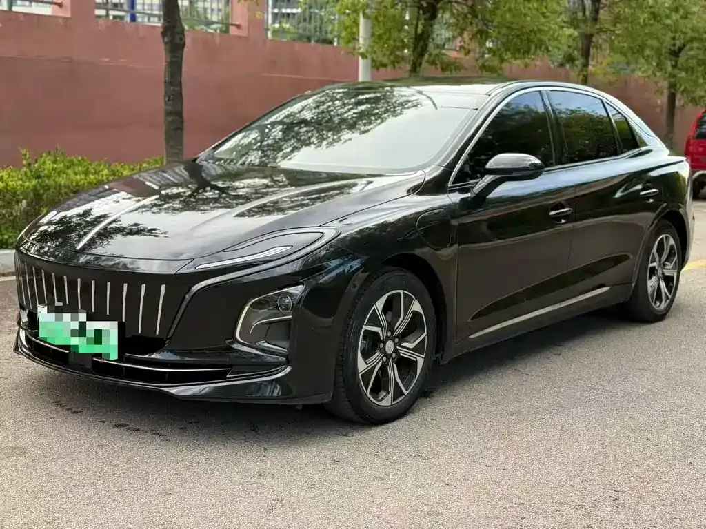 Hongqi E-QM5