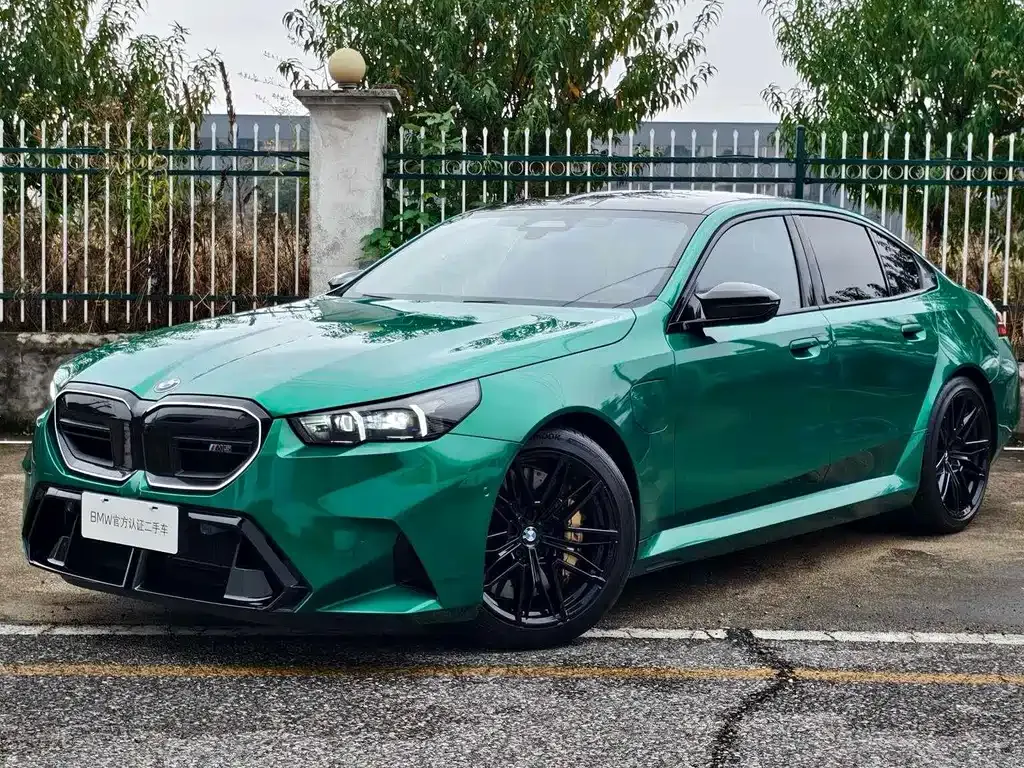 BMW M5 New Energy — фото 1