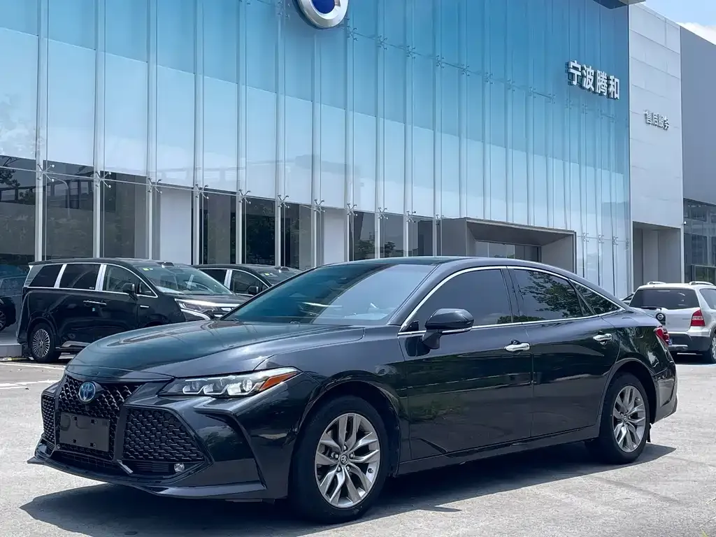 Toyota Avalon — фото 1