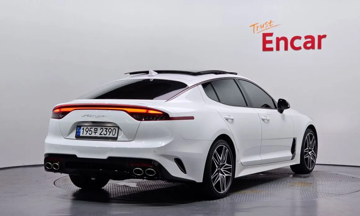 Kia Stinger 2023 из KR, фото 2