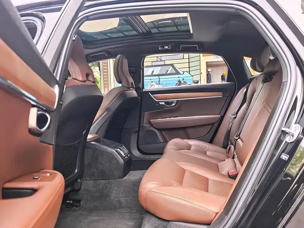 Volvo S90 2024 из CN, фото 2