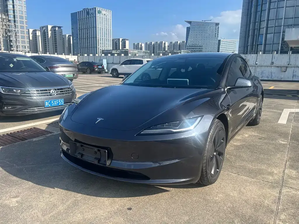 Tesla Model 3 — фото 1