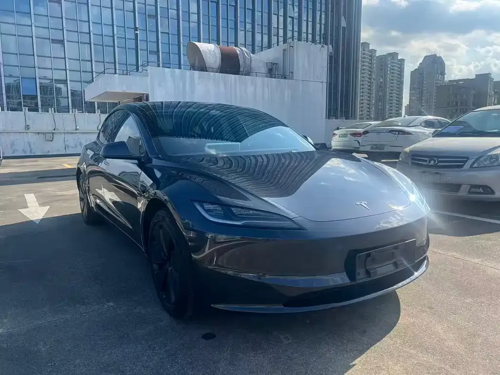 Tesla Model 3 — фото 9