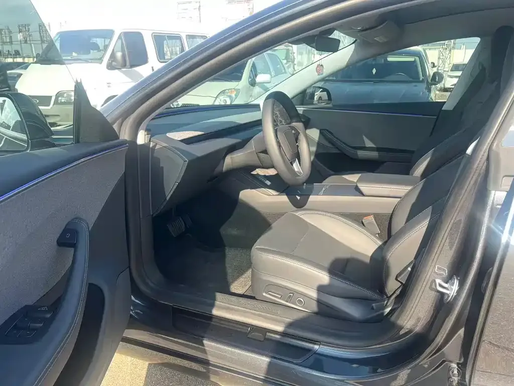 Tesla Model 3 — фото 8