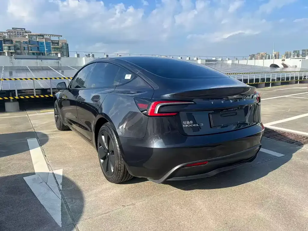 Tesla Model 3 — фото 4