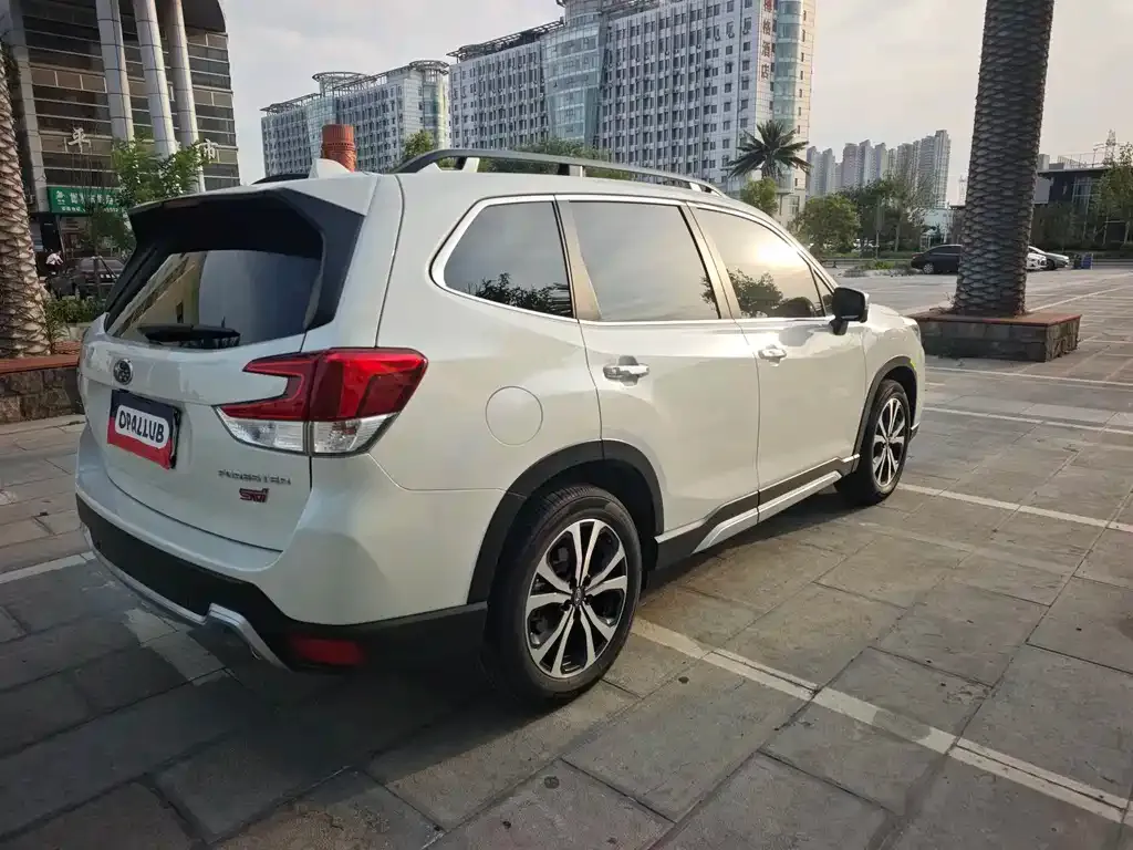 Subaru Forester — фото 10