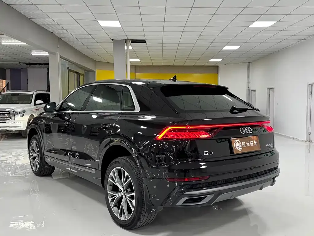 Audi Q8 — фото 4
