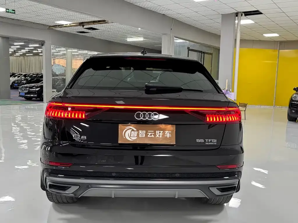Audi Q8 — фото 7