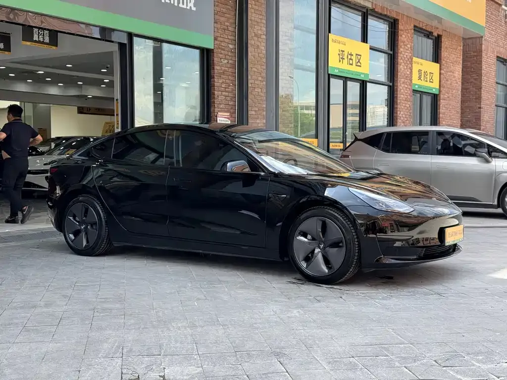 Tesla Model 3 — фото 4