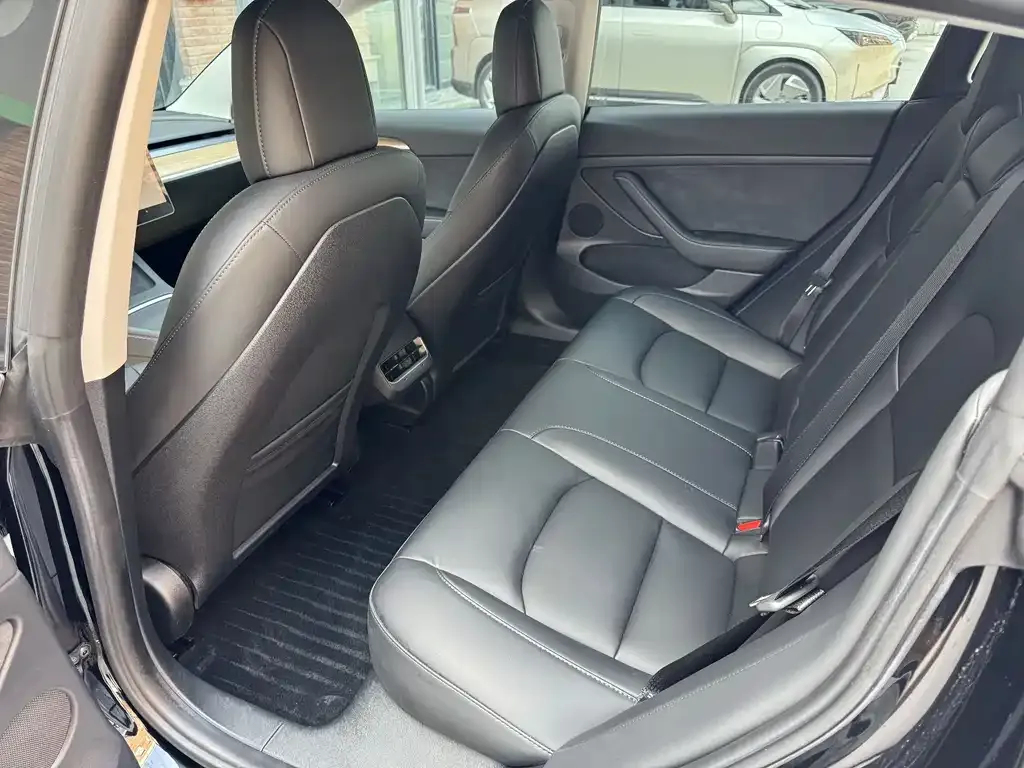 Tesla Model 3 — фото 6