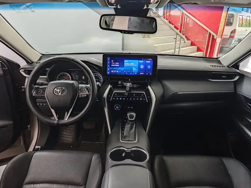Toyota Harrier — фото 8