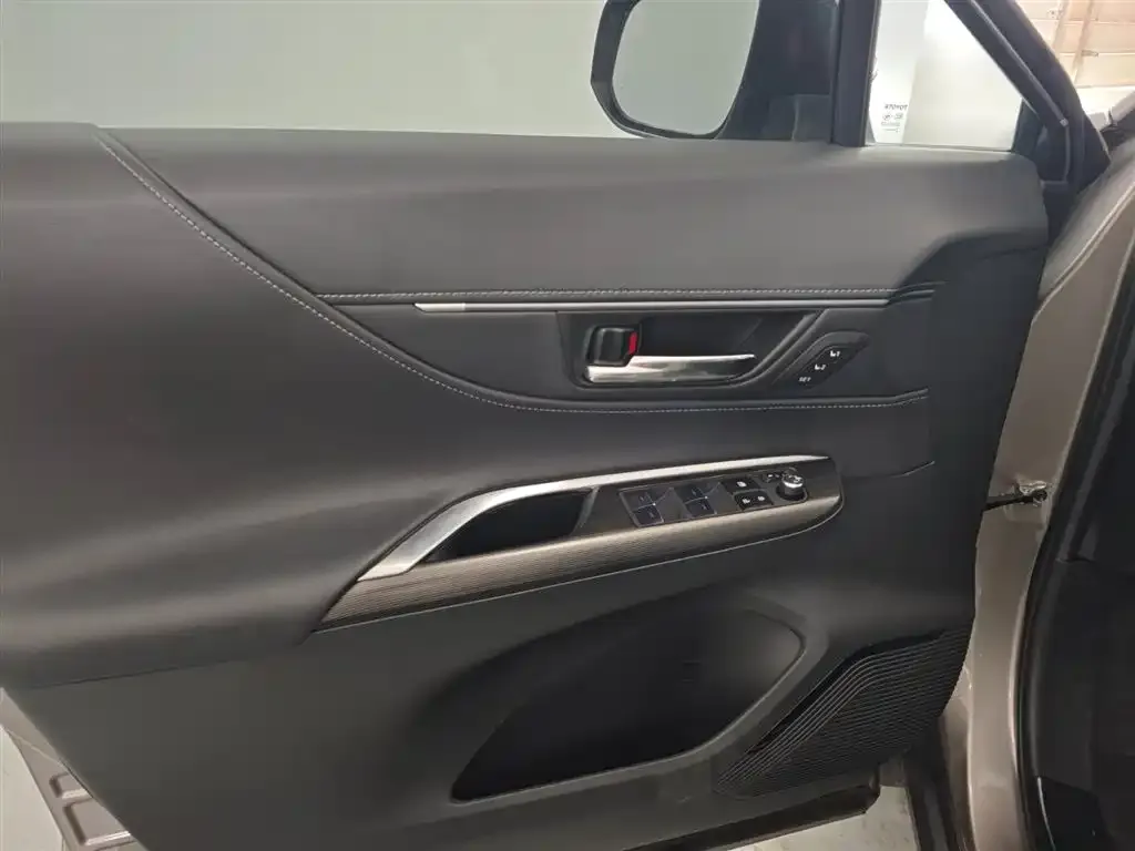 Toyota Harrier — фото 6