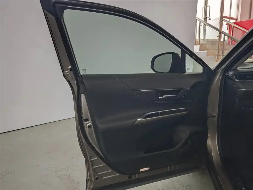 Toyota Harrier — фото 2