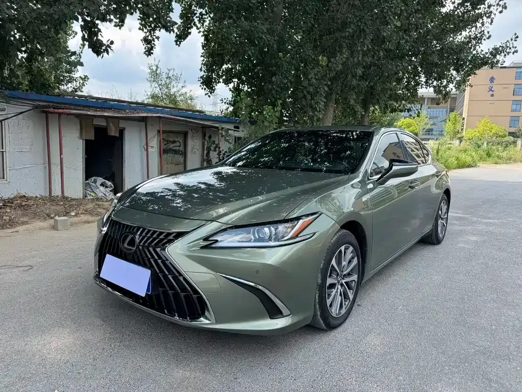 Lexus ES — фото 1