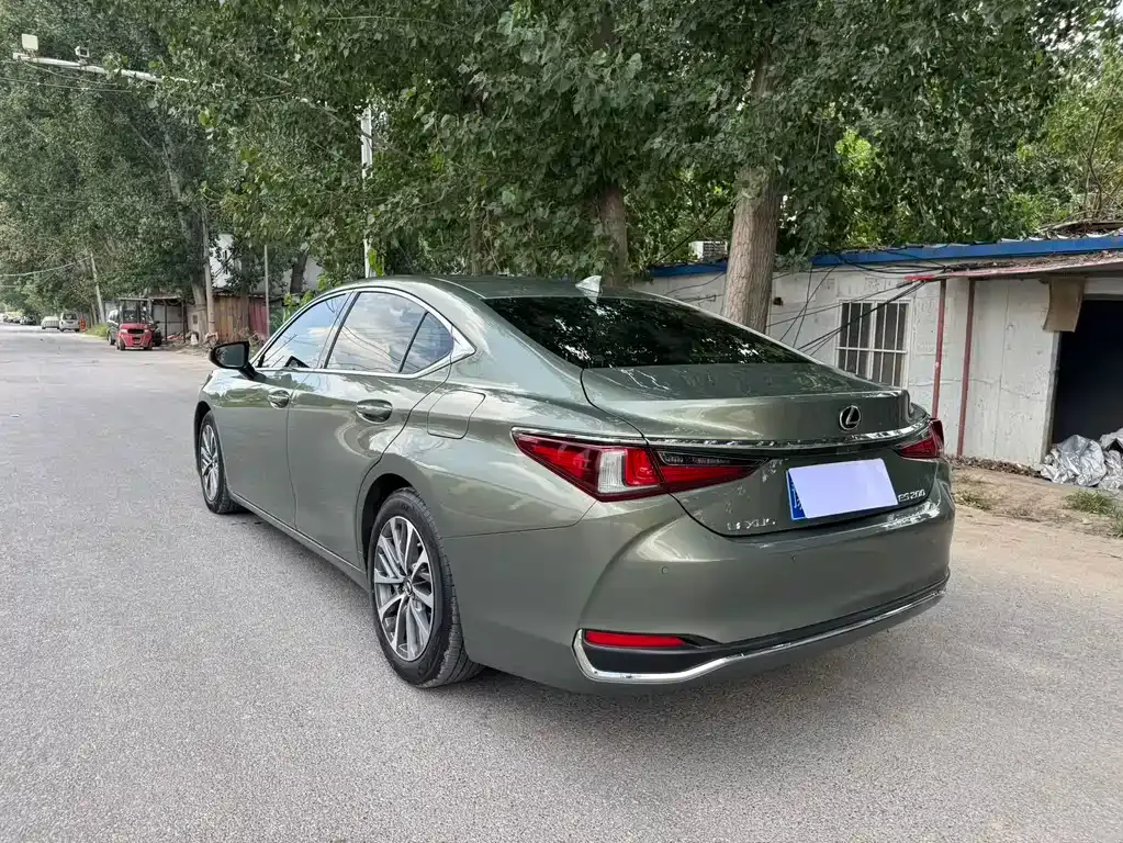 Lexus ES — фото 9