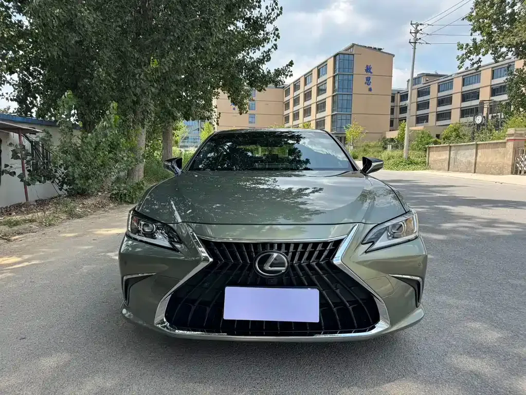Lexus ES — фото 10
