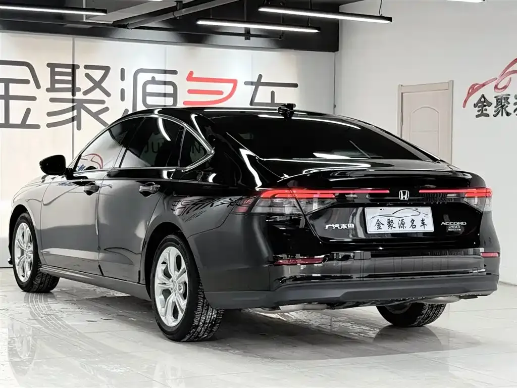 Honda Accord — фото 6