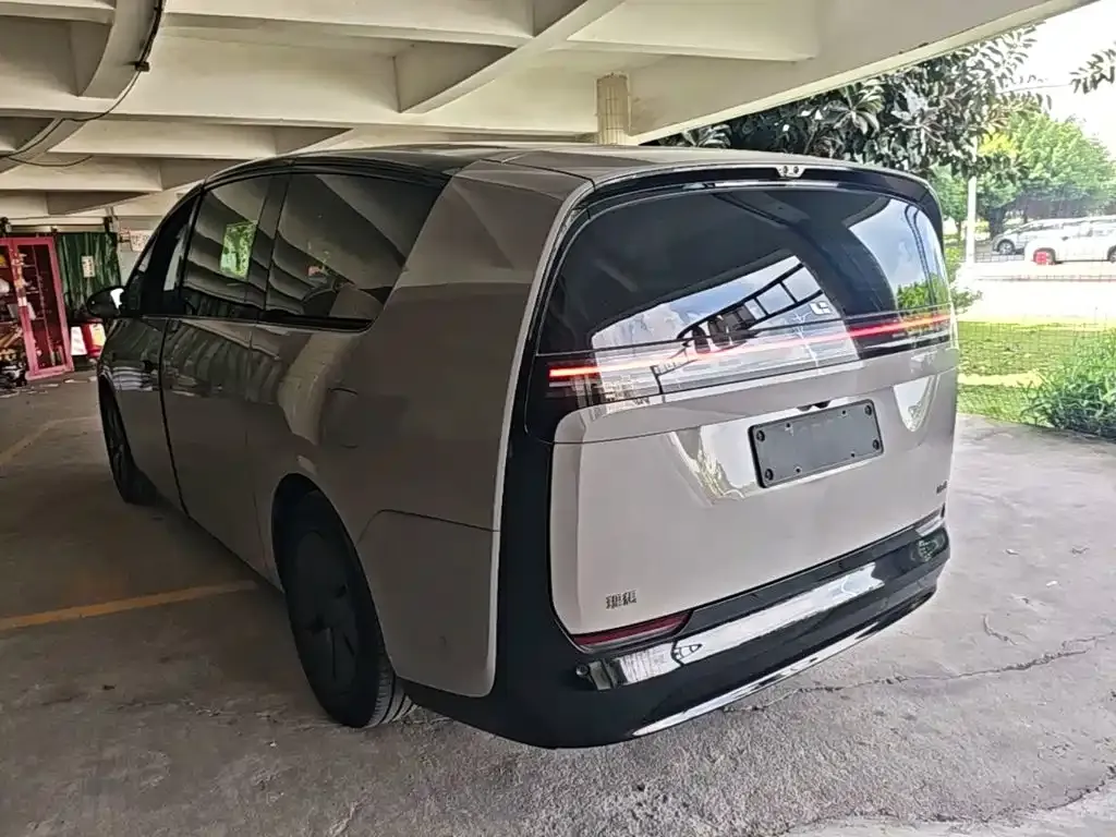 Li Auto MEGA — фото 8