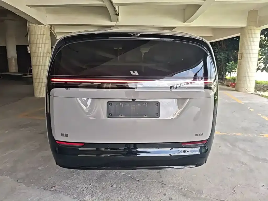 Li Auto MEGA — фото 9