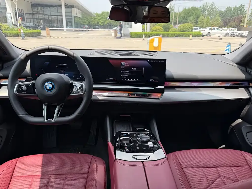 BMW i5 — фото 3