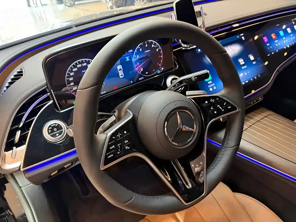 Mercedes-Benz E-Class — фото 7