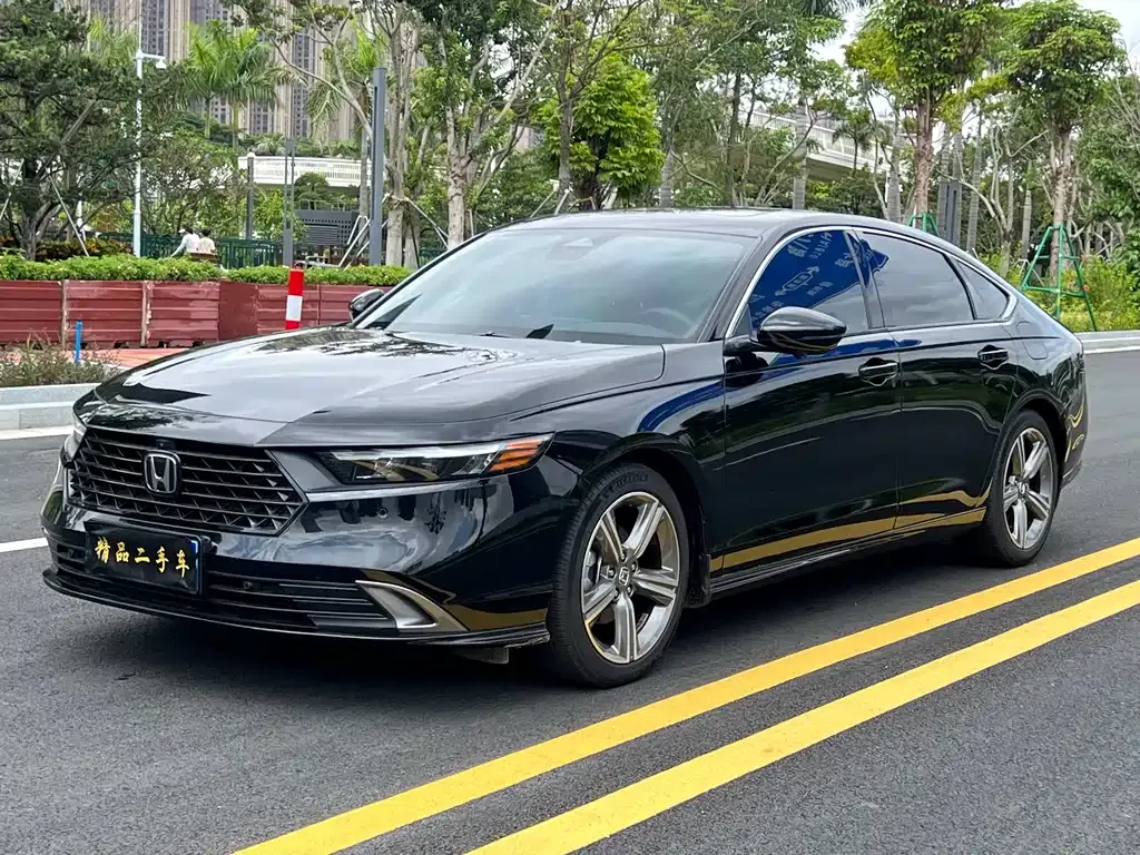 Honda Accord — фото 1