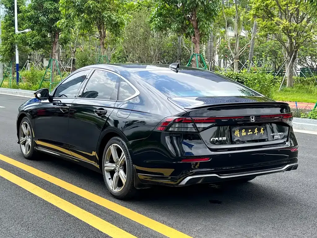 Honda Accord — фото 8