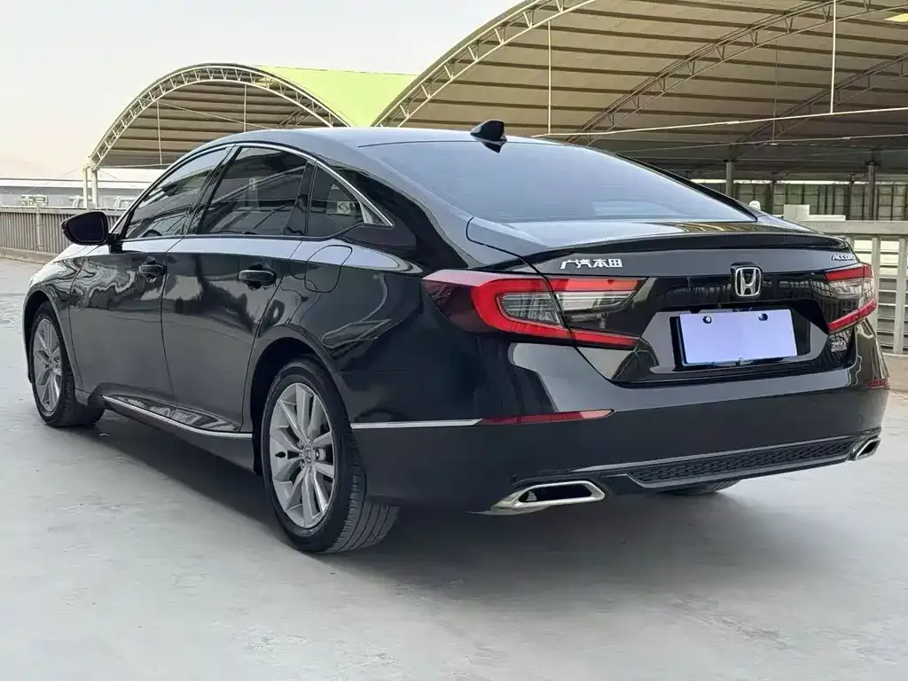 Honda Accord — фото 9