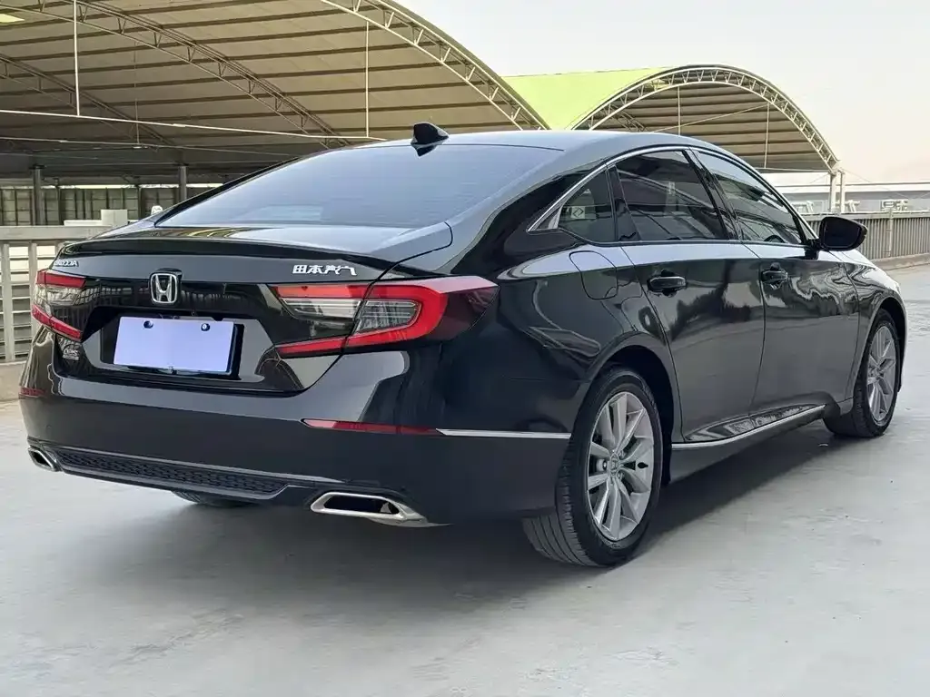 Honda Accord — фото 8