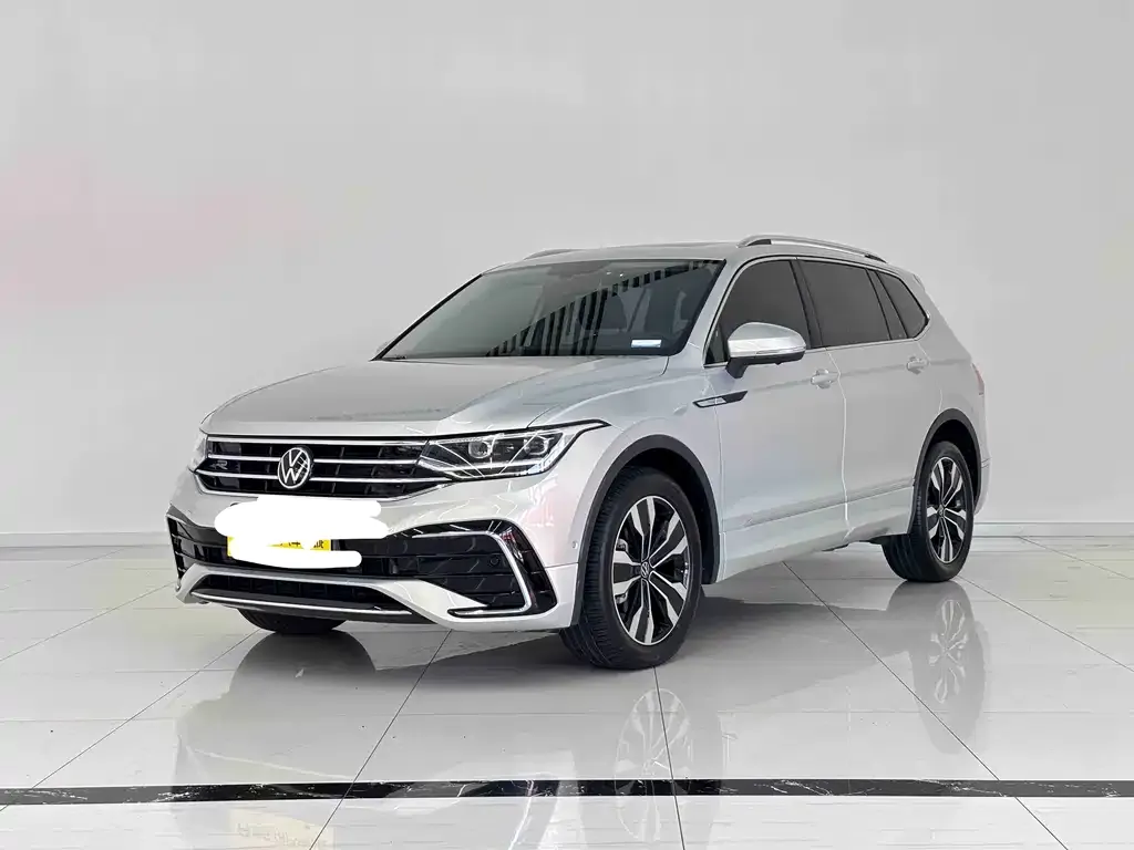 Volkswagen Tiguan L — фото 1