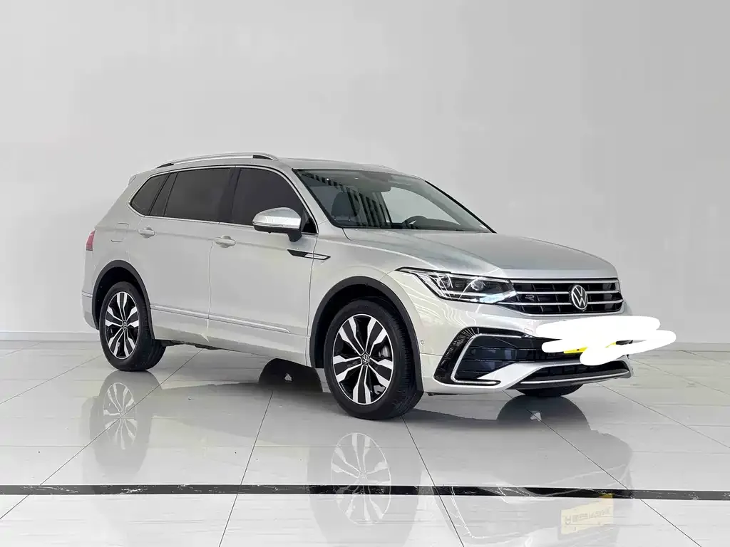 Volkswagen Tiguan L — фото 8