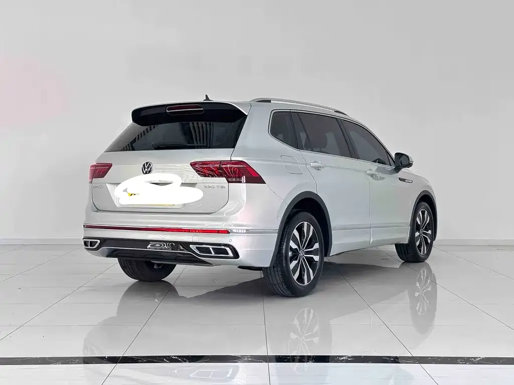 Volkswagen Tiguan L — фото 2