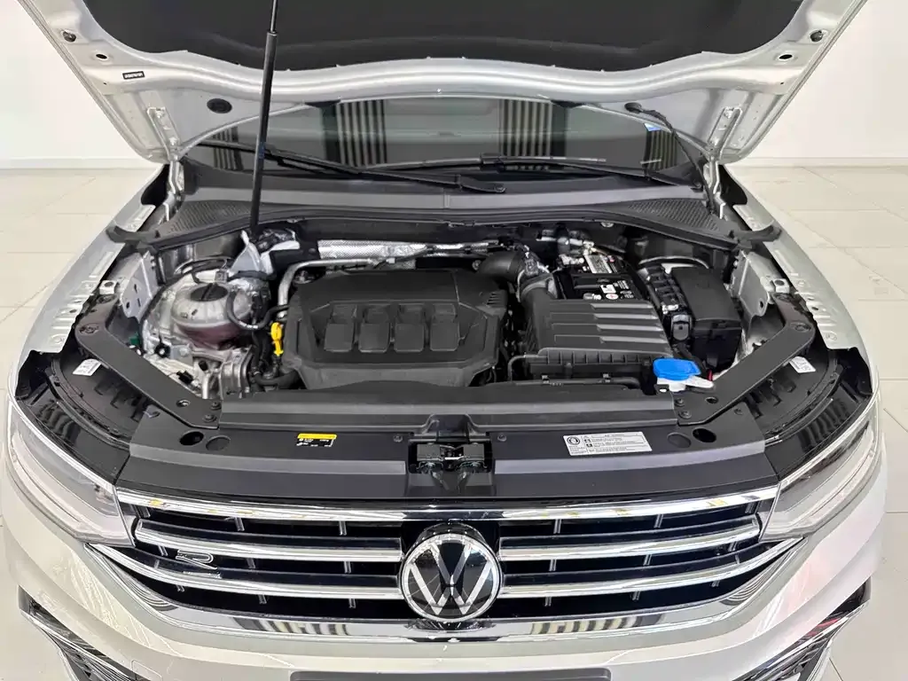 Volkswagen Tiguan L — фото 6