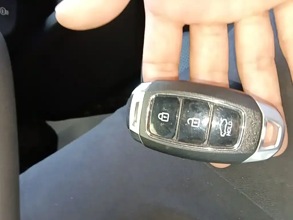 Hyundai Elantra — фото 2