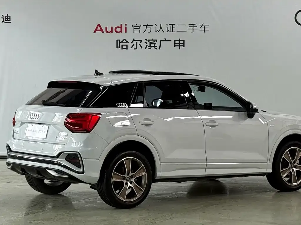 Audi Q2L — фото 6