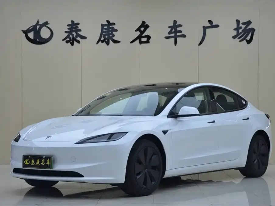 Tesla Model 3 — фото 1